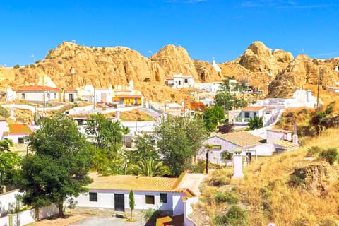 From Granada: Guadix and Tabernas Desert Full-Day Tour