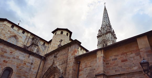 Bilbao: Spanish tour of the Old city & Santiago&#39;s Cathedral