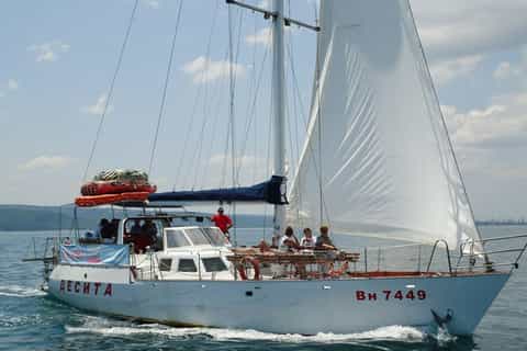 Varna: 3-Hour Black Sea Cruise With Lunch and Drinks