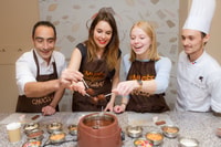 Colmar, Choco-Story'de 45 dakikalık Çikolata Yapımı Atölyesi - Hizvo