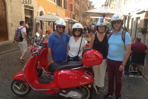 Roma: alquiler de scooter Vespa