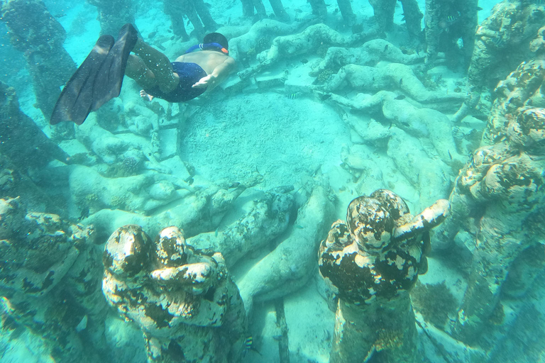 Lombok: Private Glass-Bottom Boat Tour with Snorkeling