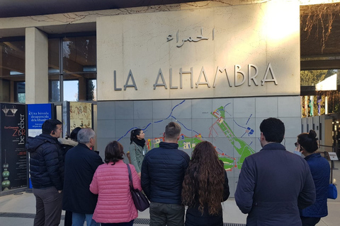 Granada: Tour per piccoli gruppi dell&#039;Alhambra e dell&#039;AlbaicínTour in spagnolo