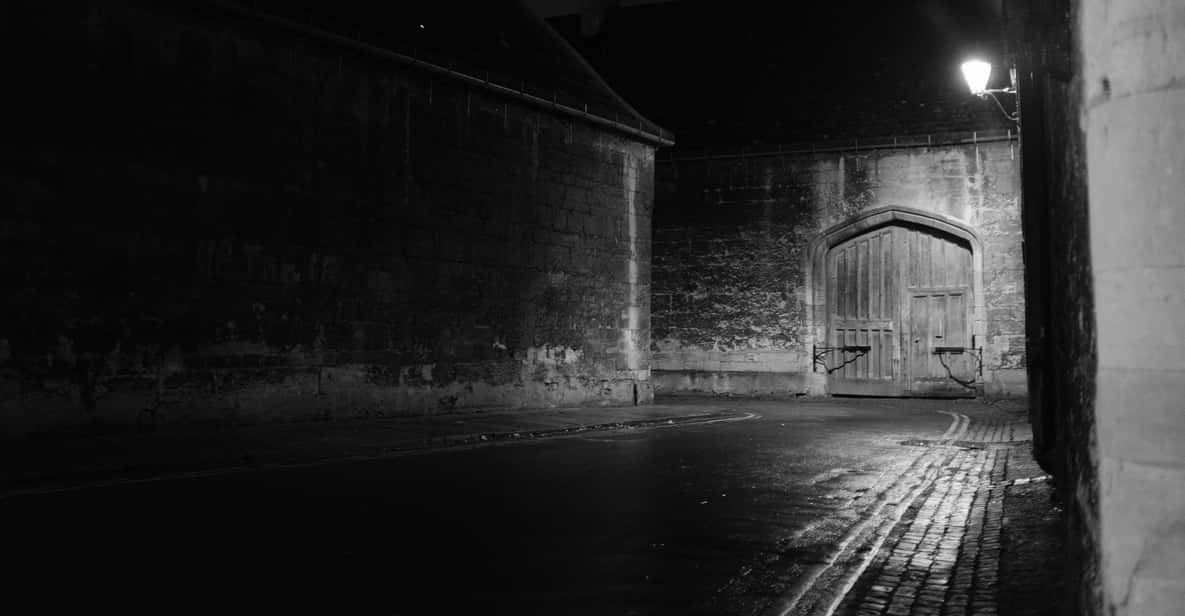 Oxford: Costumed Ghost Tour with Special Guests