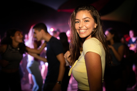 Belgrado: Bar Pub Club Crawl com 1 hora de bebidas ilimitadasBelgrado: Bar Pub Club Crawl com bebidas