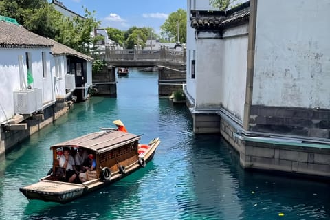 Shanghai: Zhujiajiao Water Town Private Tour with Boat Ride