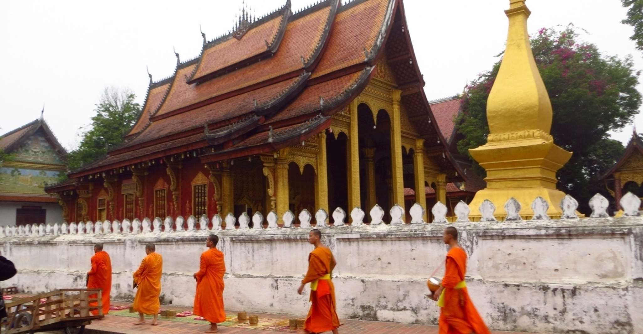 Luang Prabang, Foodie Walking Tour & Monk Blessing - Hizvo