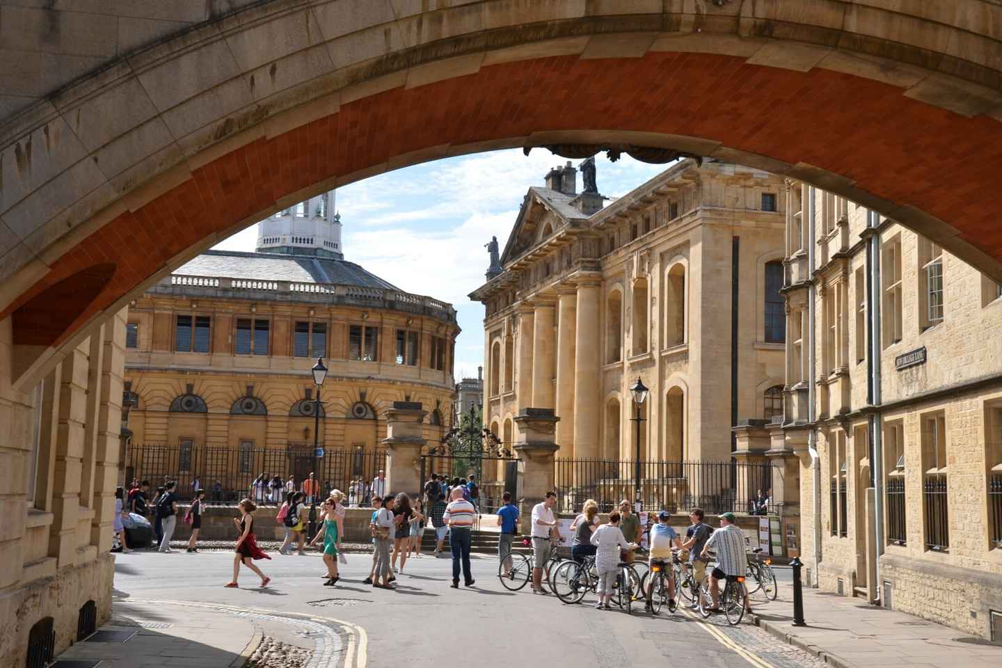 Oxford: City Bike Tour with Student Guide