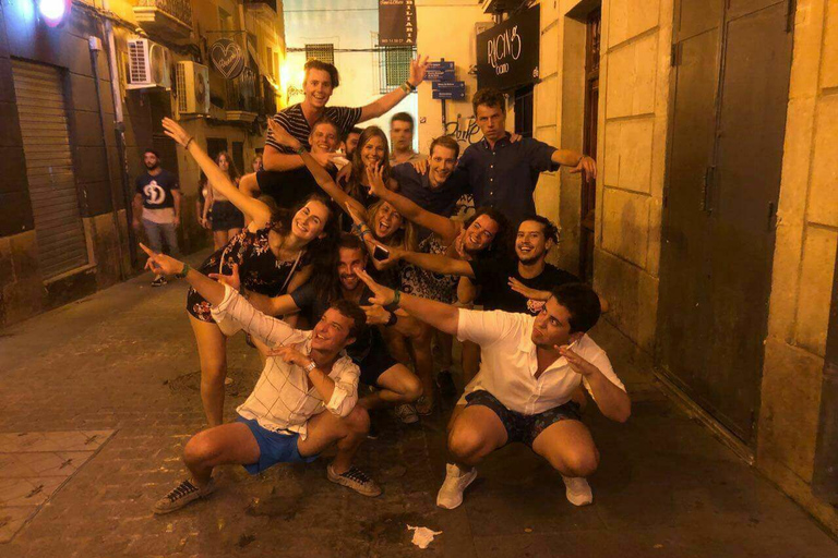 Alicante: Pub Crawl, festa som en lokalbo!