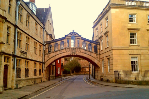 Oxford: C.S. Lewis e J.R.R. Tolkien - Passeio guiado a péExcursão compartilhada em grupo