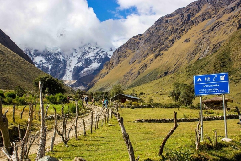 Van Cusco: Budget Salkantay Trek met retour per autoBudget Salkantay - 4 dagen/3 nachten