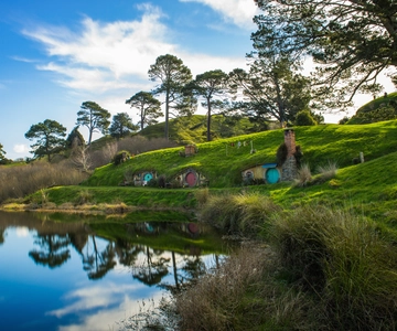 From Auckland: Hobbiton Movie Set Full-Day Small-Group Trip