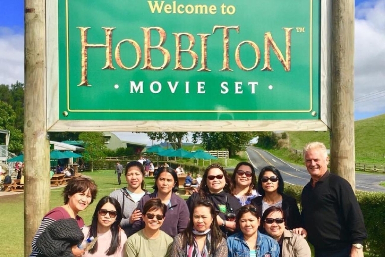 Van Auckland: Hobbiton Movie Set-dagtrip met kleine groepenHotel ophalen van het centrum van Auckland