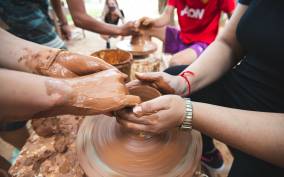 Luang Prabang: Pottery Workshop & Wat Chomphet cycling Tour