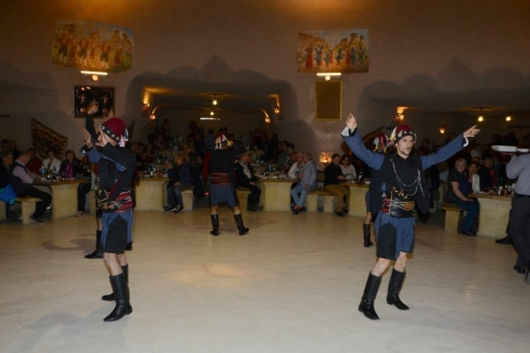 Kapadocja: turecki pokaz nocny z kolacją w jaskiniOpcja standardowa