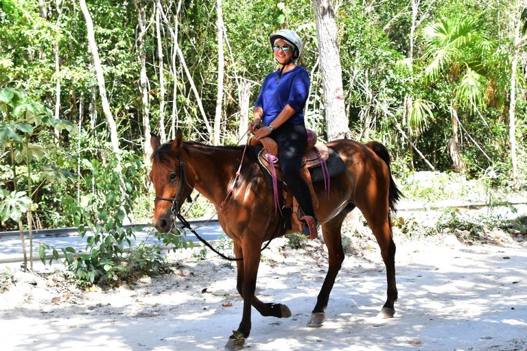 Cancún: Excursión a Caballo con ATV, Tirolinas y CenoteATV compartido desde Tulum