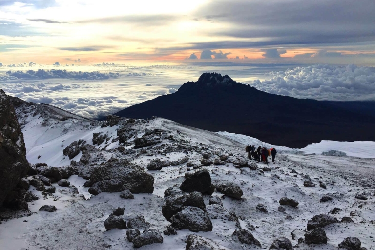 Monte Kilimanjaro: 5 noches y 6 días de ascenso por la ruta de MaranguGrupo compartido