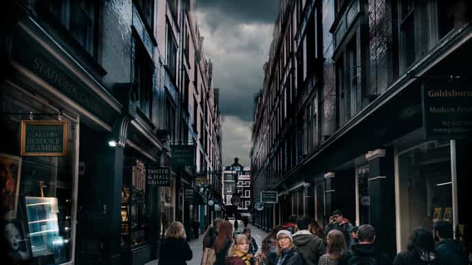 london magic of movies online tour with quizzes