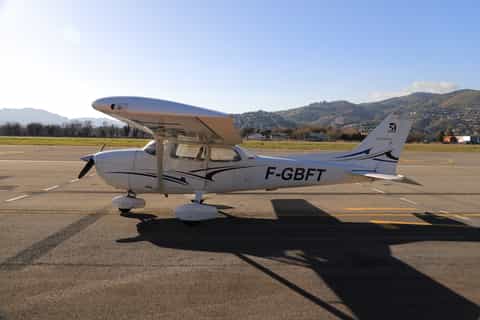 Cannes: Private Sightseeing Flight around Corsica