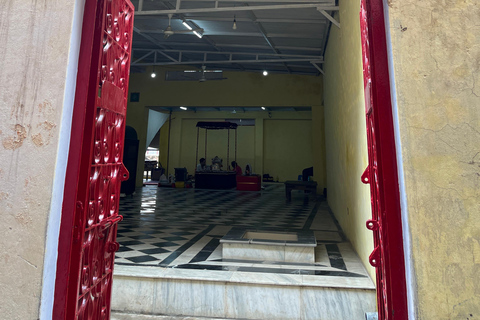 Varanasi: 12 Jyotirlinga Yatra – Guided Journey by Omvity