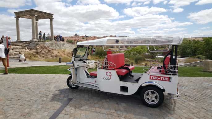 avila guided city tour in tuk tuk