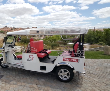 TOUR GUIADO EN TUK TUK RECORRE AVILA DE LA FORMA MAS COMODA