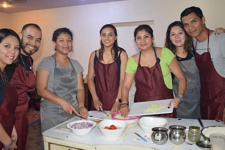 Kooklessen met Hina Art door lokale gids in JAIPURRajasthani-cultuurtour met Hina Art door lokale gids.
