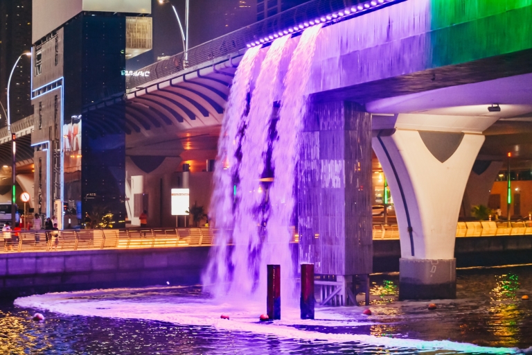 Dubai: Water Canal-rondvaart en La Perle Show met dinerMet ophaal- en terugbrengservice
