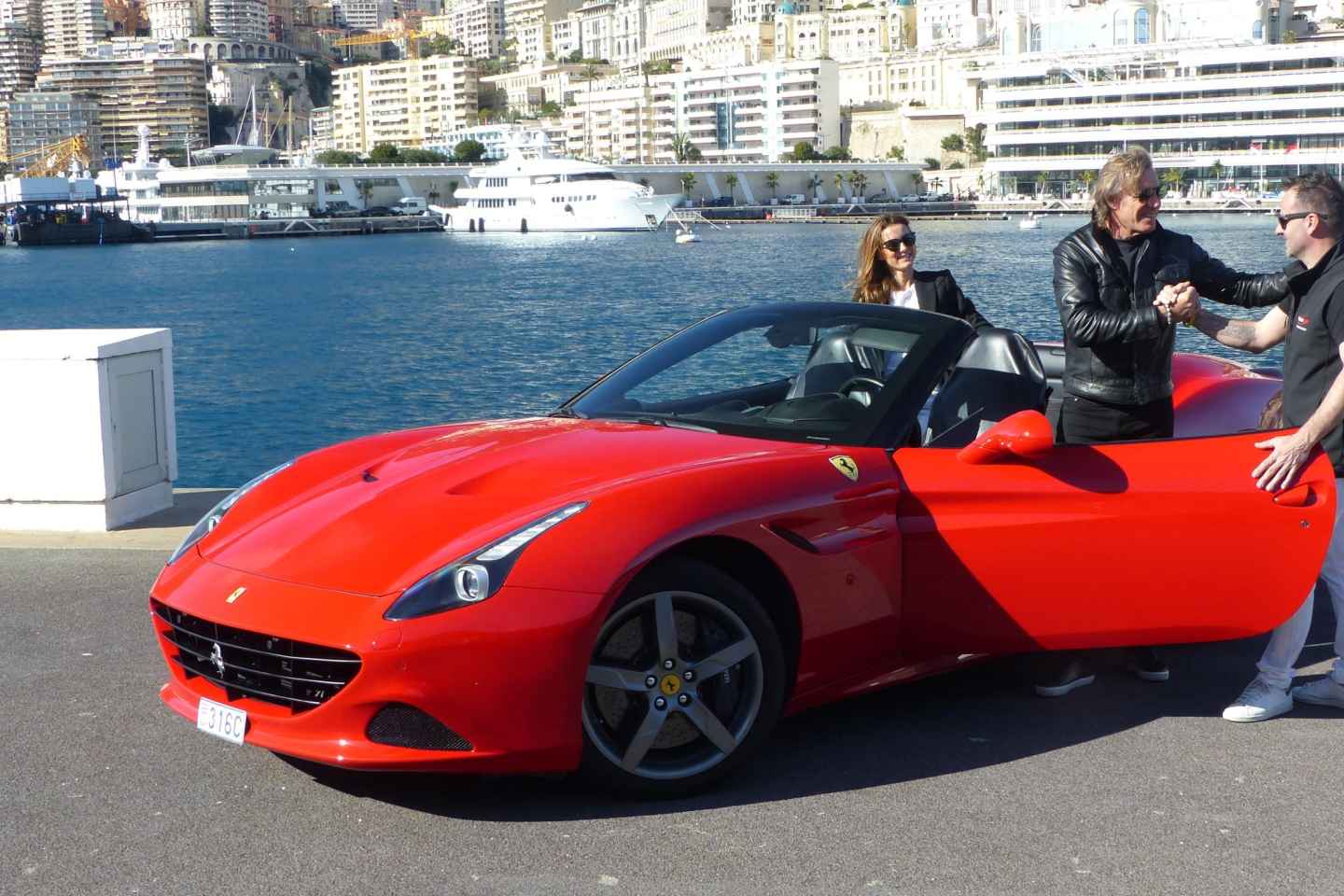 Monaco: Erlebnis im Ferrari California T - 30 / 60 Minuten