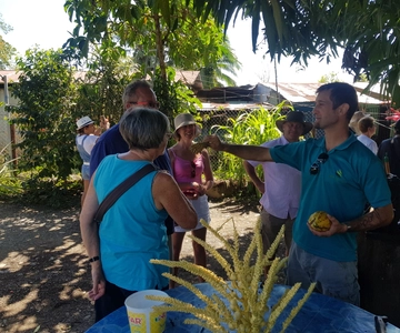 Puerto Limon: Half-Day Tortuguero Canals & Playa Bonita Tour