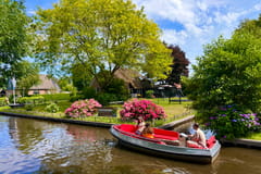 Von Amsterdam nach Giethoorn: Fahren Sie mit Ihrem eigenen Boot