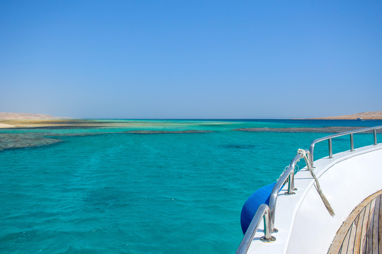 Hurghada: luxe cruisereis naar Orange Bay met lunchVan buiten Hurghada