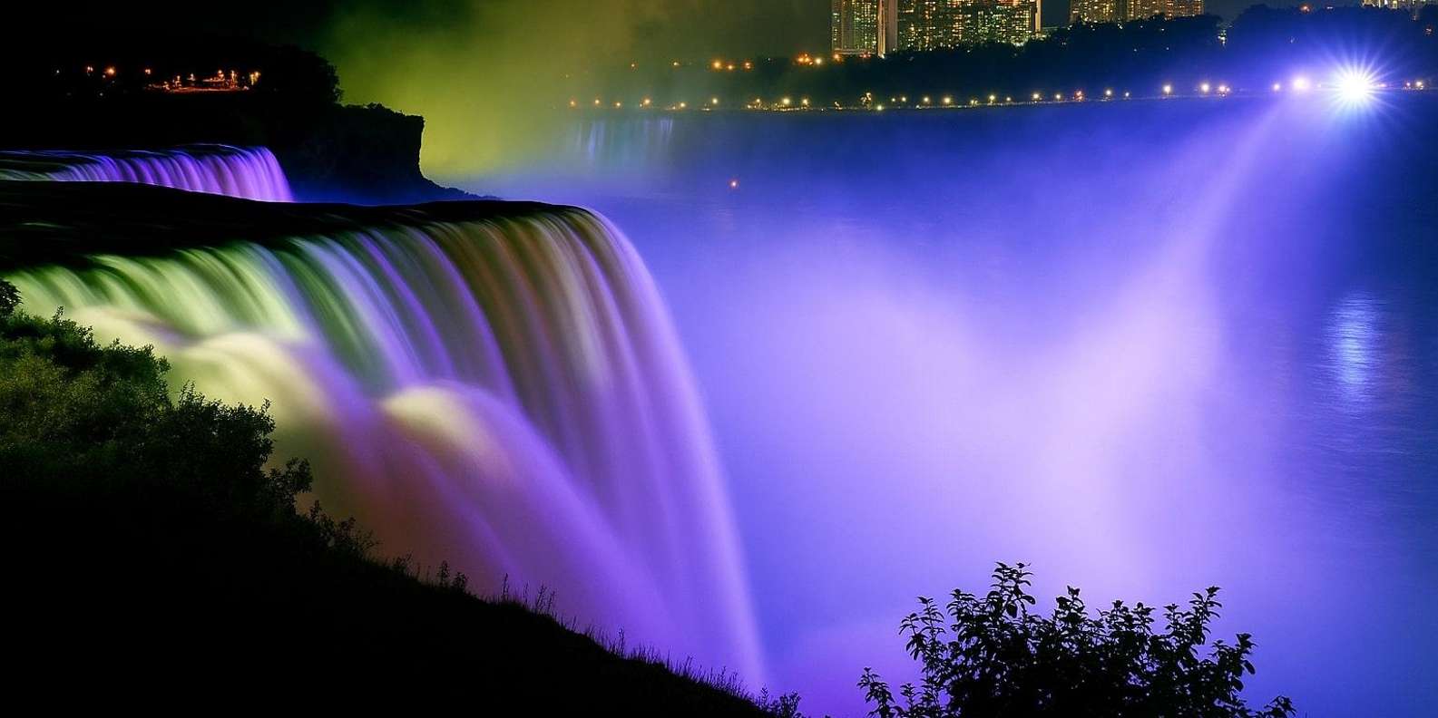 Niagara Falls, USA: Nightlight Experience with Fireworks