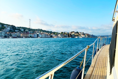 Istanbul: Bosphorus & Golden Horn Sunset Yacht Cruise