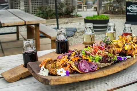 Gourmet Food and Wine Tour with Lunch and Wine Tastings