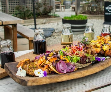 Gourmet Food and Wine Tour with Lunch and Wine Tastings