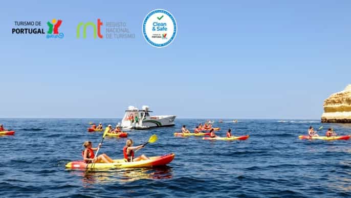 portimão excursion privée en catamaran et en kayak dans les grottes de benagil