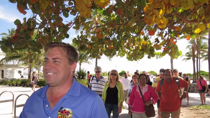 south beach tour a piedi al crepuscolo