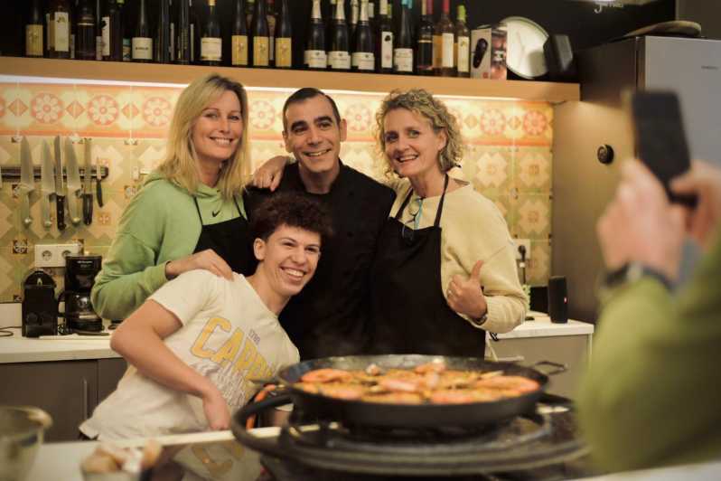 Barcellona: Esperienza di cucina della paella e tour del mercato della Boqueria