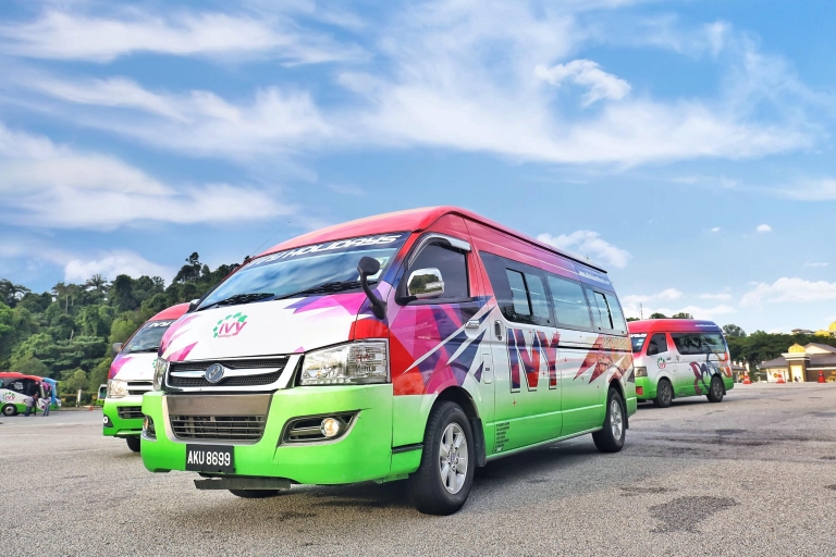 De Kuala Lumpur: transfert privé vers la ville de MalaccaTransfert aller-retour en van (jusqu'à 12 passagers)