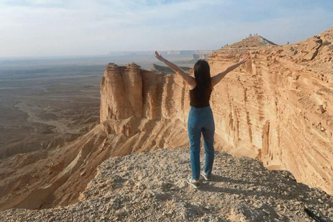Riyadh: Edge of the World Tour with Snacks and Coffee