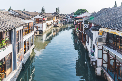 Shanghai: Zhujiajiao Water Town and City Private Day Tour