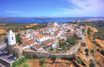 Von Lissabon aus: Évora und Monsaraz Tagestour mit Weinverkostung
