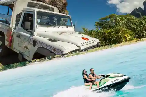 Bora Bora Adventure Day: 4X4 and Jet Ski with Lunch