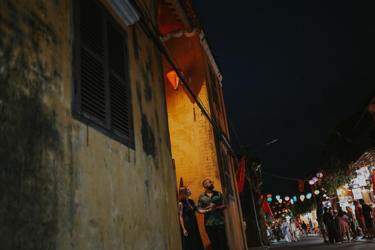 Hoi An: Private Photoshoot with Rowboat Ride & Lanterns