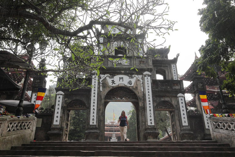 Hanoi: Parfümpagode mit Bootsfahrt oder Lotus-SeidendorfPrivate Tour: Parfümpagode, Lotus-Seidendorf und Weihrauch