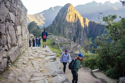 Cusco: całodniowa wycieczka do Machu Picchu z transferami hotelowymiWycieczka do Machu Picchu z pociągiem ekspedycyjnym i obwodem 4-5