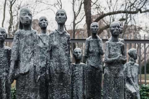 Berlin: Hidden Backyards Small-Group Walking Tour