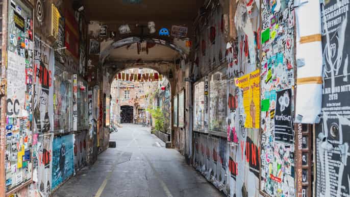 berlin hidden backyards smallgroup walking tour