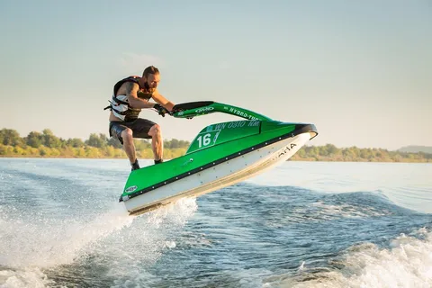La triple menace de Bali : Sports nautiques - Statue GWK et Uluwatu